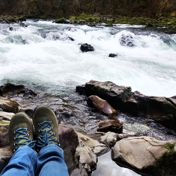 Meet your Posher, Danielle - Picture 3 of 3